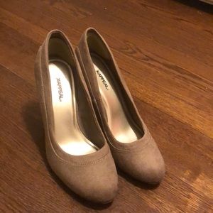 Heals size 6 1/2 every day we’re and soft material